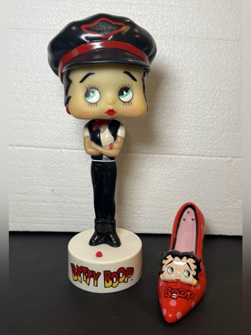 Betty Boop Lot Of 2 - 2003 Biker Girl Bobble Head Motorcycle & Shoe Salt Shaker - Picture 10 of 10
